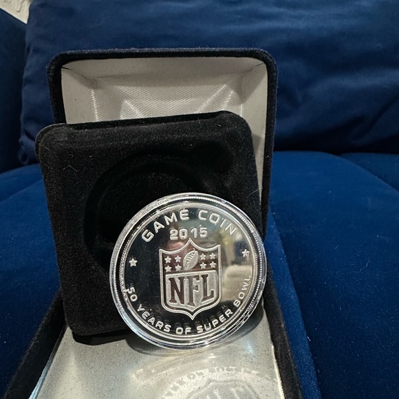 Highland Mint Dallas Cowboys 1960 Commemorative Game Coin - Picture 2 of 2